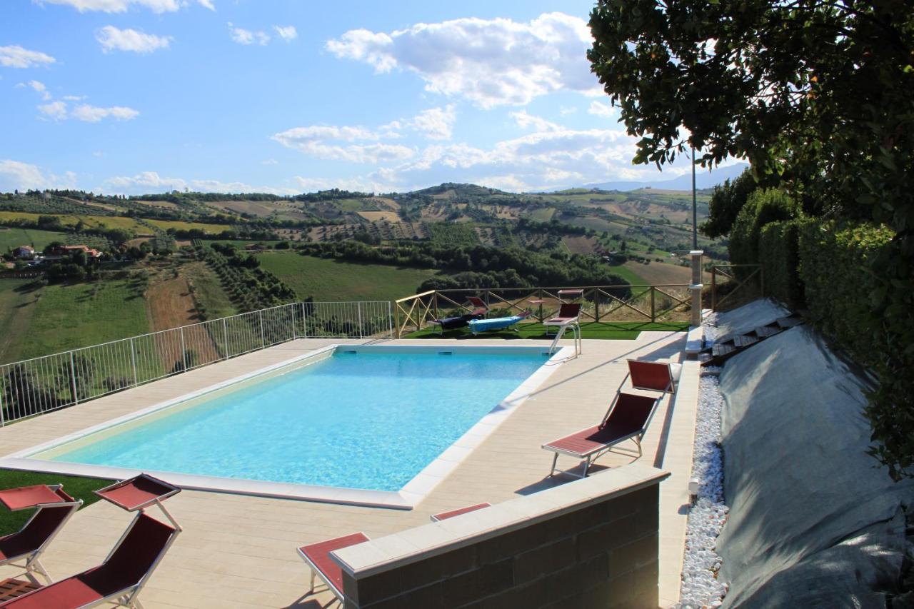 Country-House Pecora Nera Hostal Mosciano SantʼAngelo Exterior foto