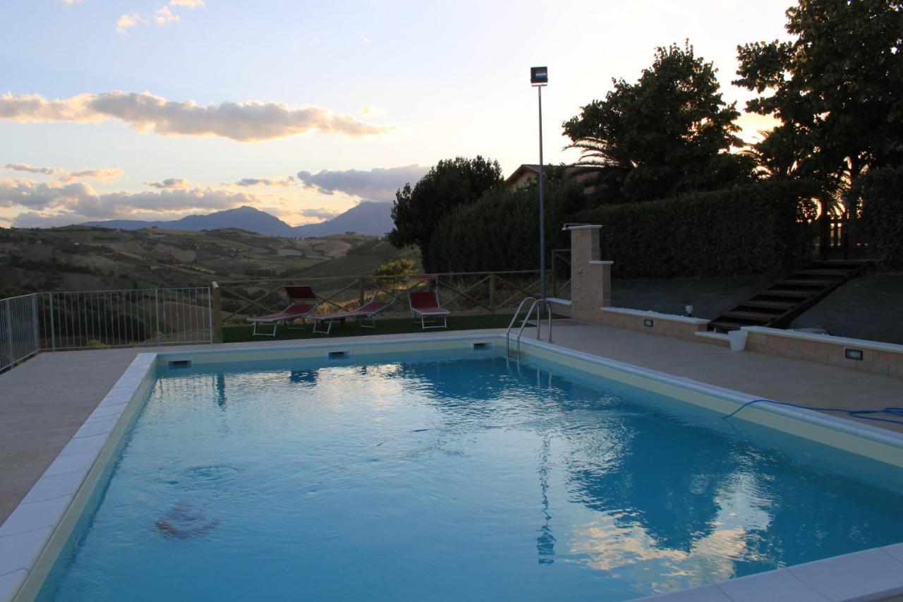 Country-House Pecora Nera Hostal Mosciano SantʼAngelo Exterior foto